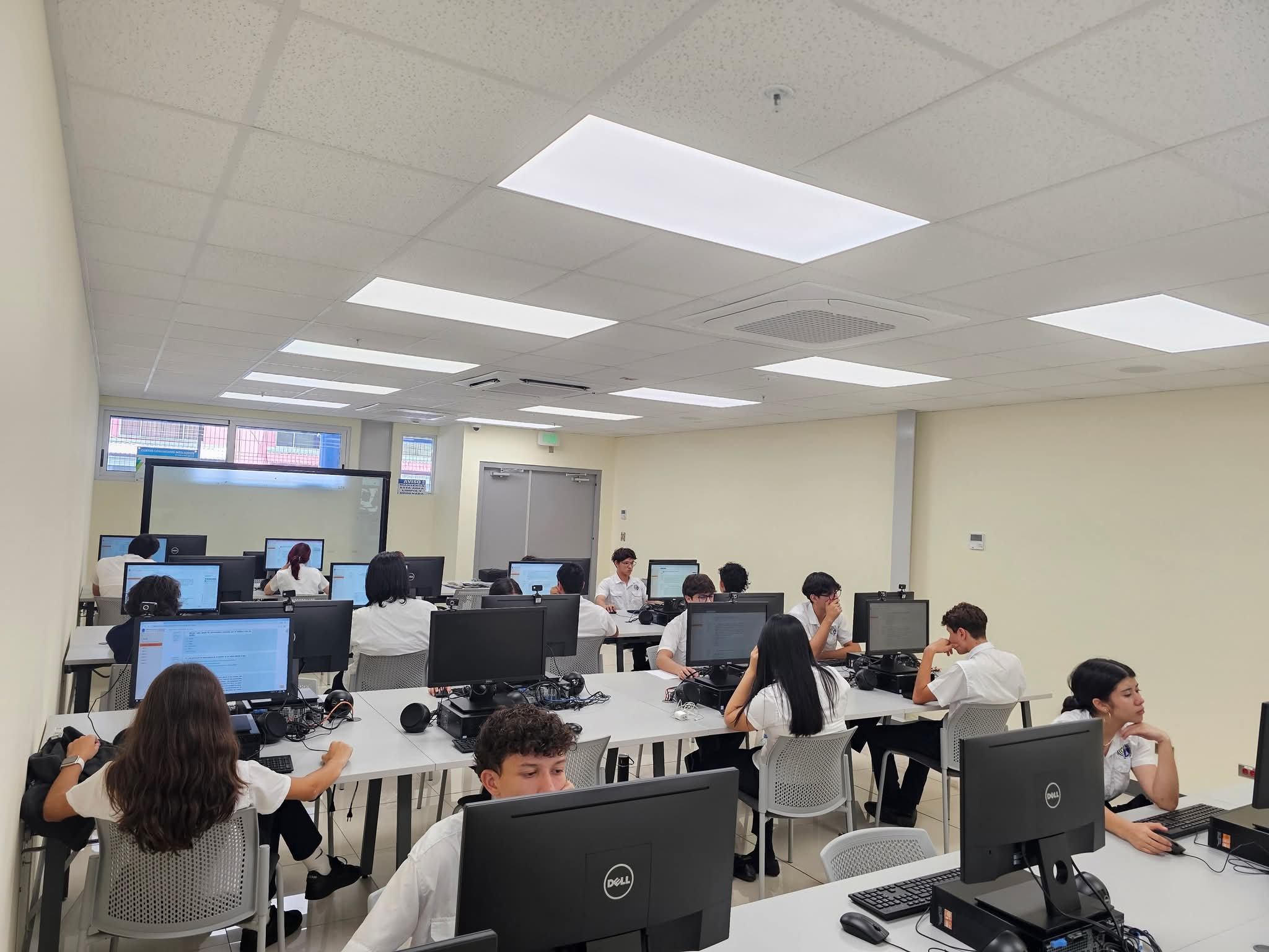 Experiencia estudiantil de tecnología y aprendizaje práctico